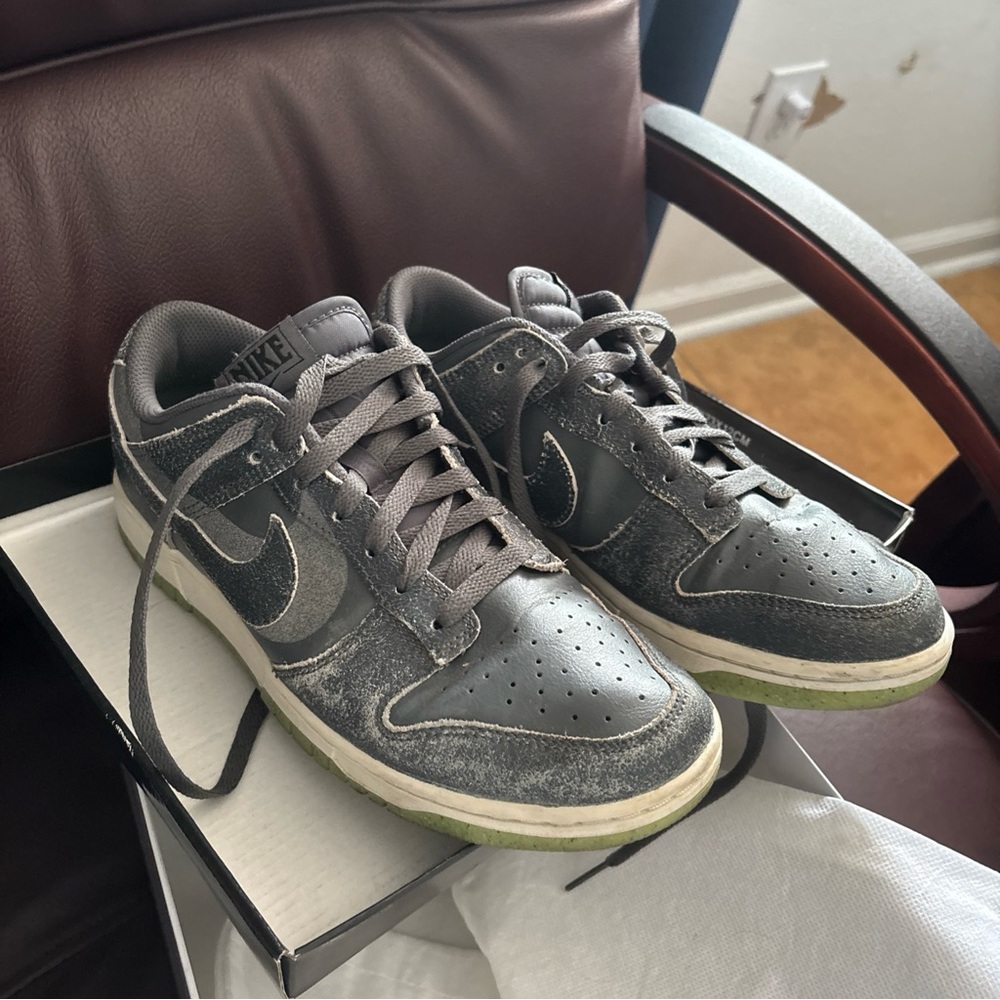 Nike Men's Gray and Green Sneakers
